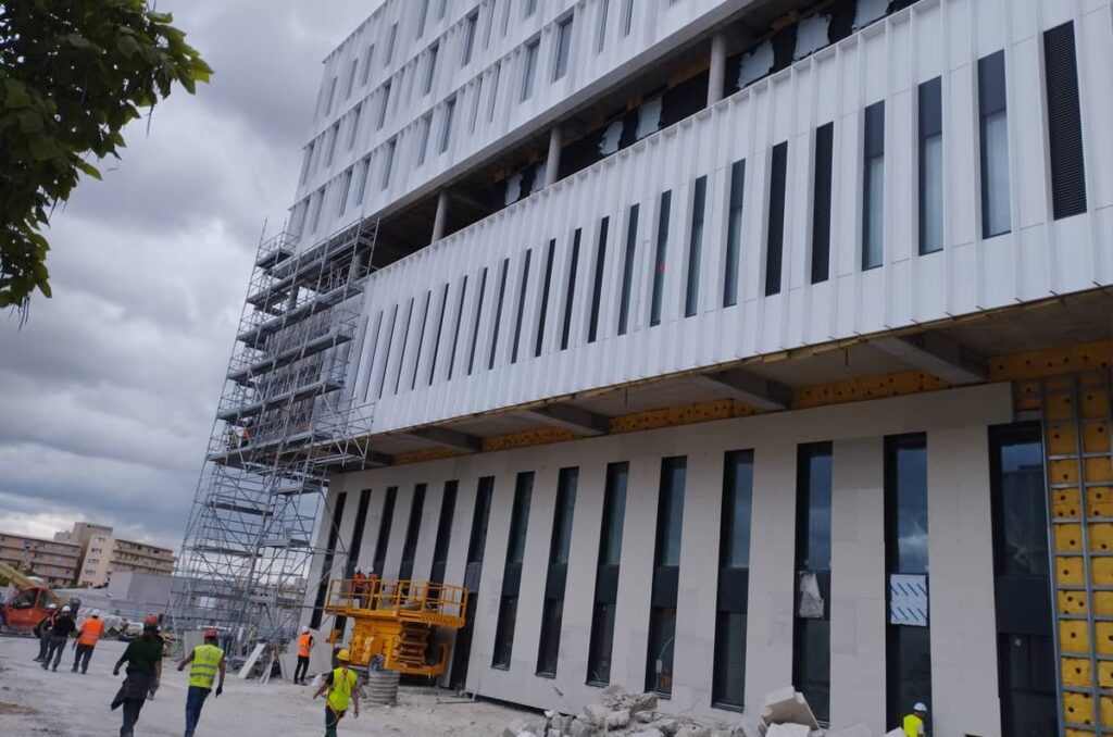 Le Chantier Du C.H.U. De Reims - Ouest Isol & Ventil